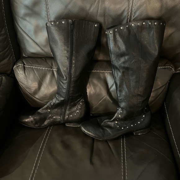 Frye Shoes - Frye Black Boots Womens Size 8.5 Leather Low Heel Studded zipper lined 

SIZE8.5